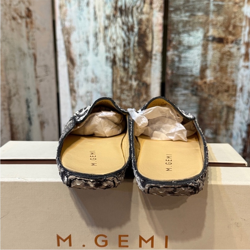 M. Gemi Monochrome Snake Pattern Loafers - Picture 4 of 7